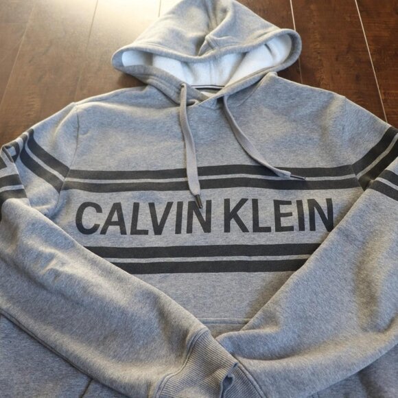Grey hoodie from Calvin Klein - Picture 1 of 3